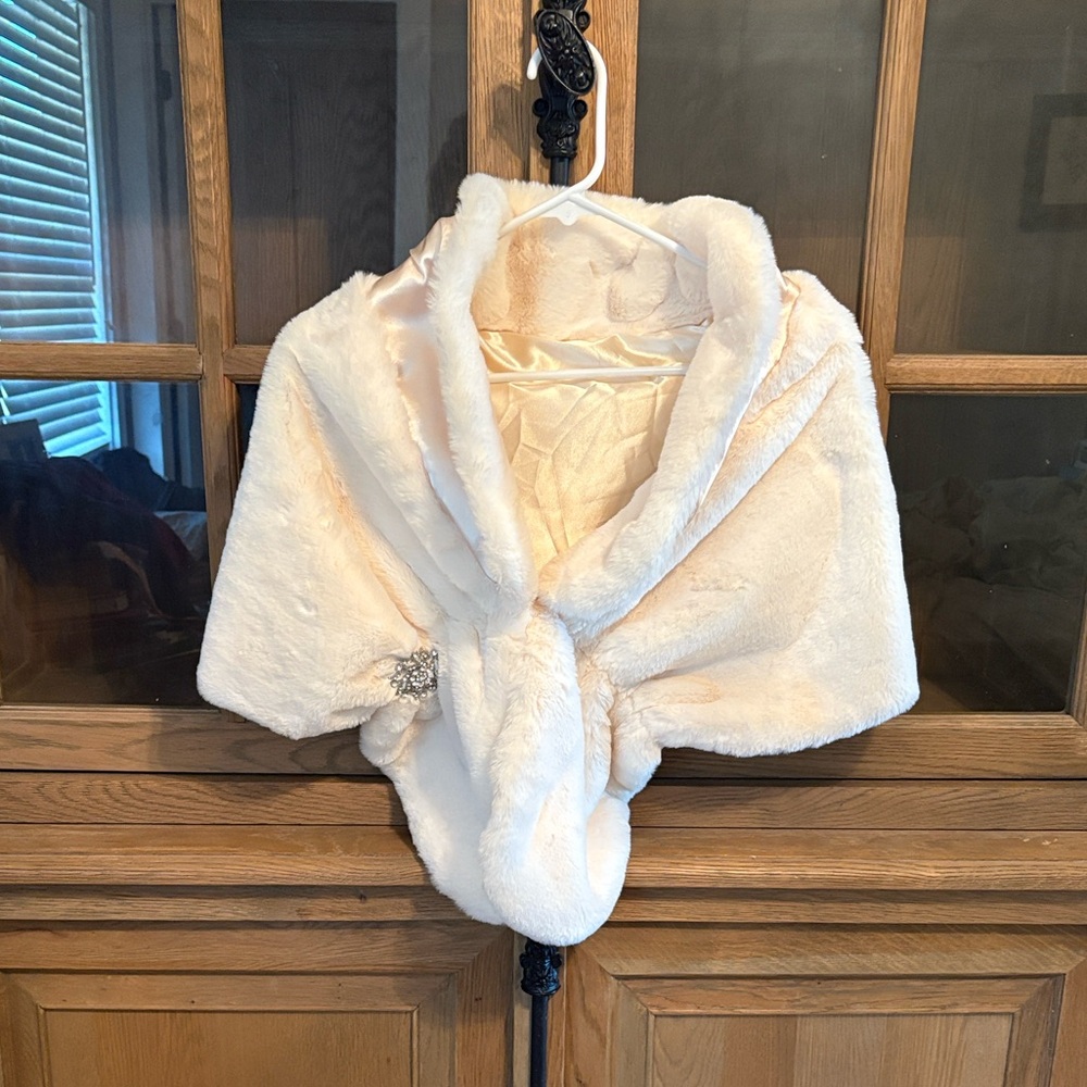 Elegant Cream Faux Fur Shawl